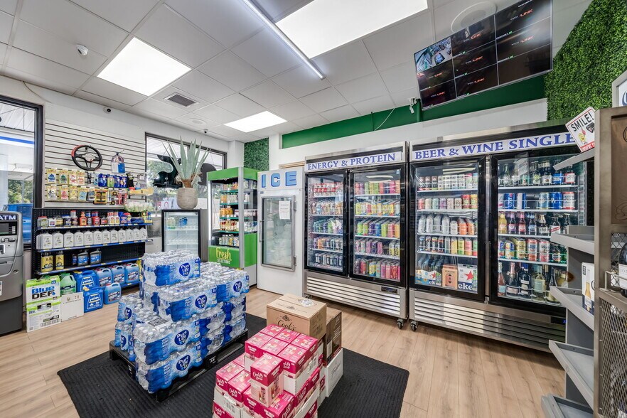 More Photos Of 8291 N University Dr, Tamarac Service Station For Sale