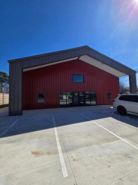 More Photos Of 708 Corry a Edwards Dr, Kennedale Freestanding For Sale