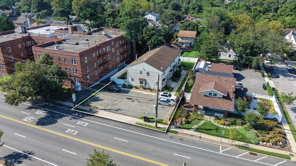 Primary Photo Of 688 Merrick Rd, Baldwin Apartments For Sale