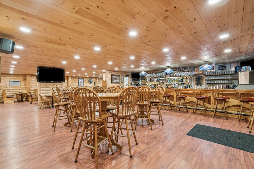 More Photos Of 1 Maple ave, Chelsea Restaurant For Sale