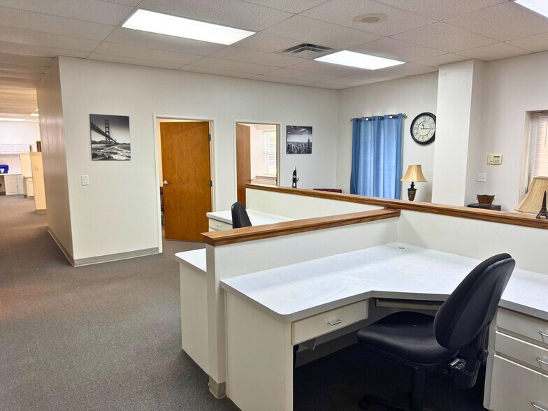 More Photos Of 7794 Grow Dr, Pensacola Office For Lease
