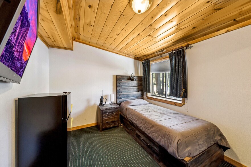 More Photos Of 804 Hwy 50, South Lake Tahoe Lodge Meeting Hall For Sale