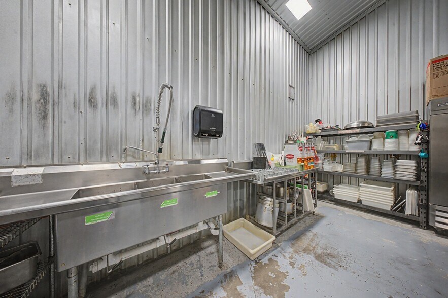 More Photos Of 1412 S Margaret Ave, Kirbyville Restaurant For Sale