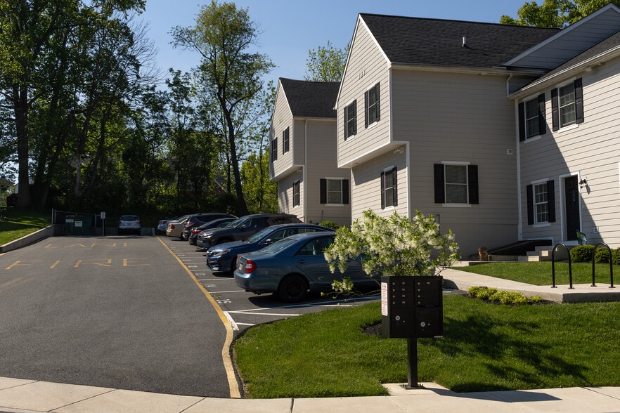 More Photos Of 118 New London Rd, Newark Apartments For Sale
