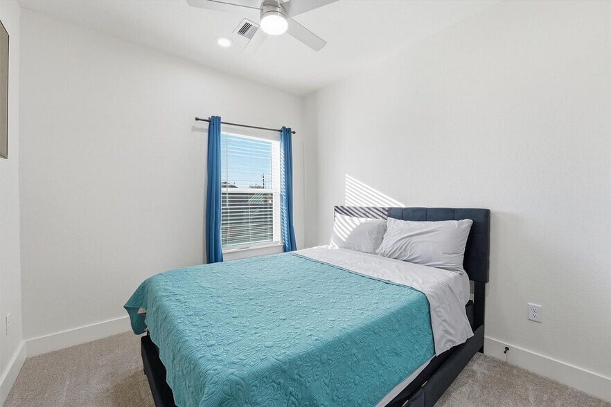 More Photos Of 7908 Brandon St, Houston Multifamily For Sale