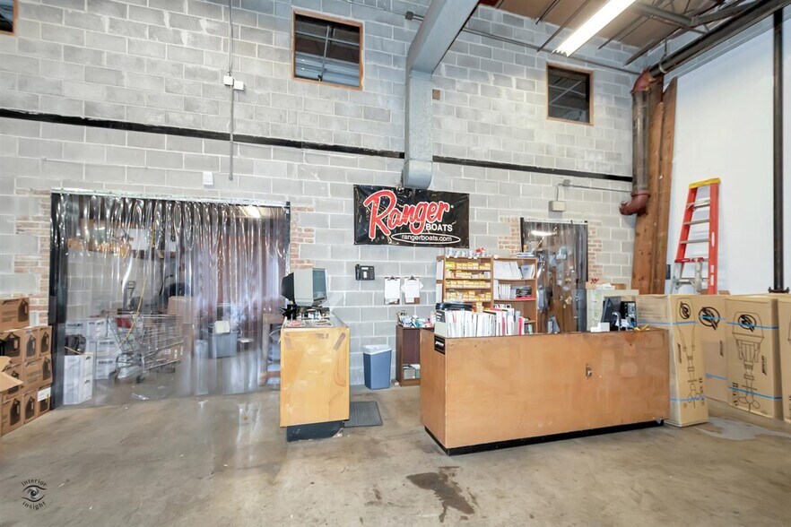 More Photos Of 879 Bedford Rd, Morris Showroom For Lease