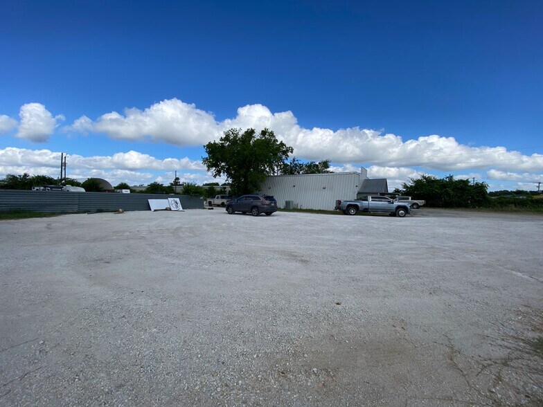 More Photos Of 8491 US Highway 281 N, Spring Branch Showroom For Sale