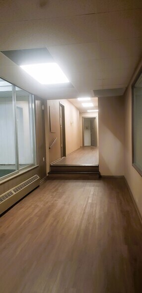 More Photos Of 10 Bond St, Great Neck Storefront Retail Office For Lease