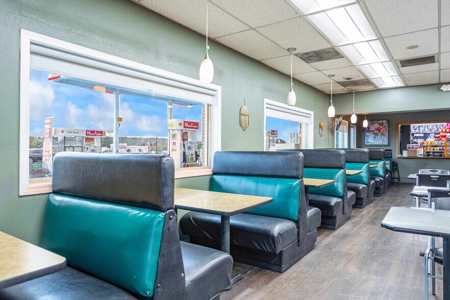 More Photos Of 992 SW Highway 97, Madras Service Station For Sale