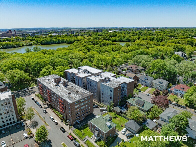 Primary Photo Of 691 Elizabeth Ave, Newark Apartments For Sale