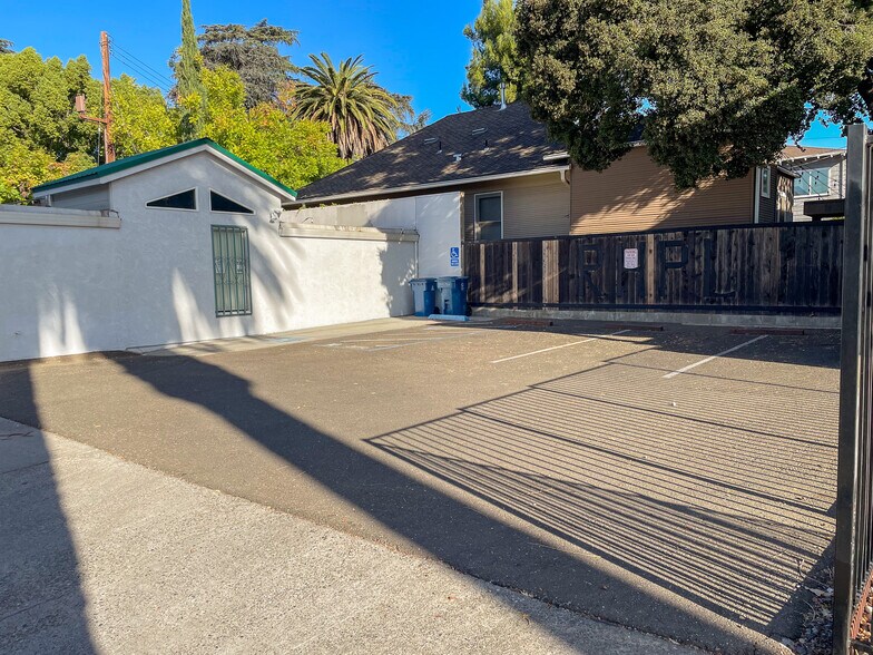 More Photos Of 2801 Q St, Sacramento Medical For Sale