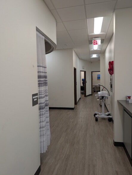 More Photos Of 9040 Ulmerton Rd, Largo Storefront For Lease