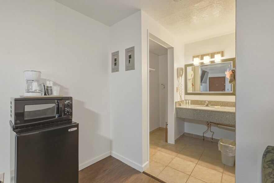 More Photos Of 311 E Main St, Vernal Hotel For Sale