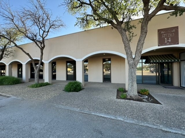 More Photos Of 2101 W Wadley Ave, Midland Unknown For Lease