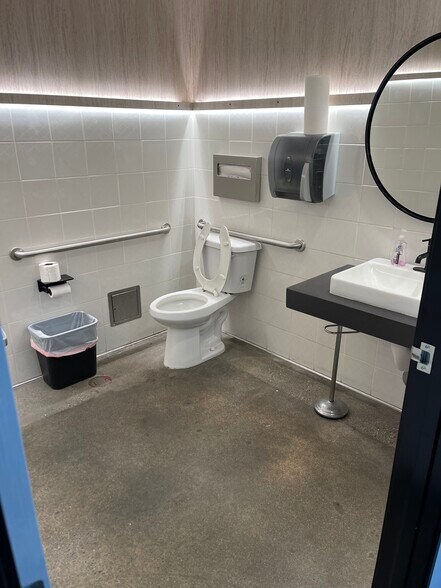 More Photos Of 757 E Pico Blvd, Los Angeles Warehouse For Sale