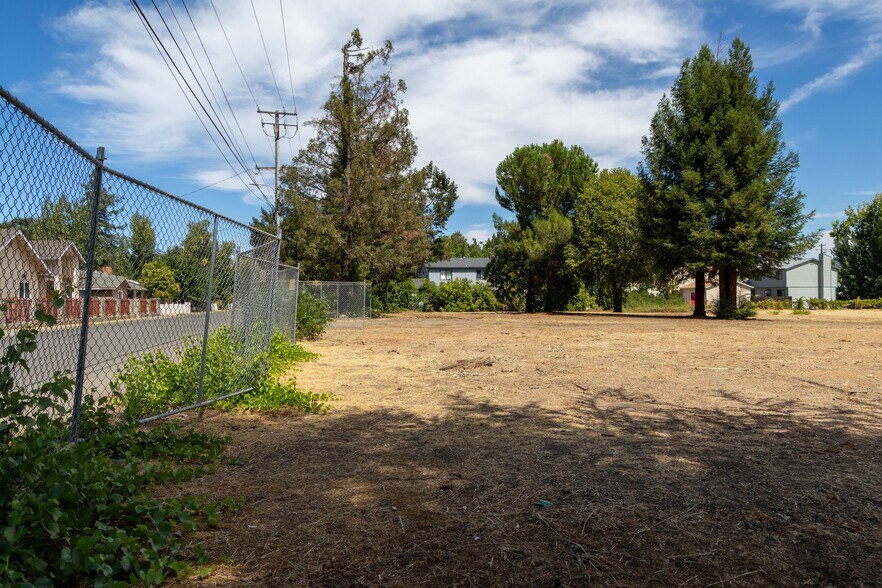 More Photos Of 817 Waugh Ln, Ukiah Land For Sale