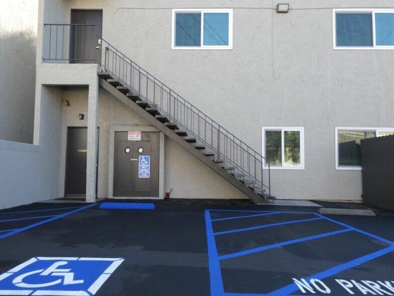 More Photos Of 447 W Burchett St, Glendale Office For Sale