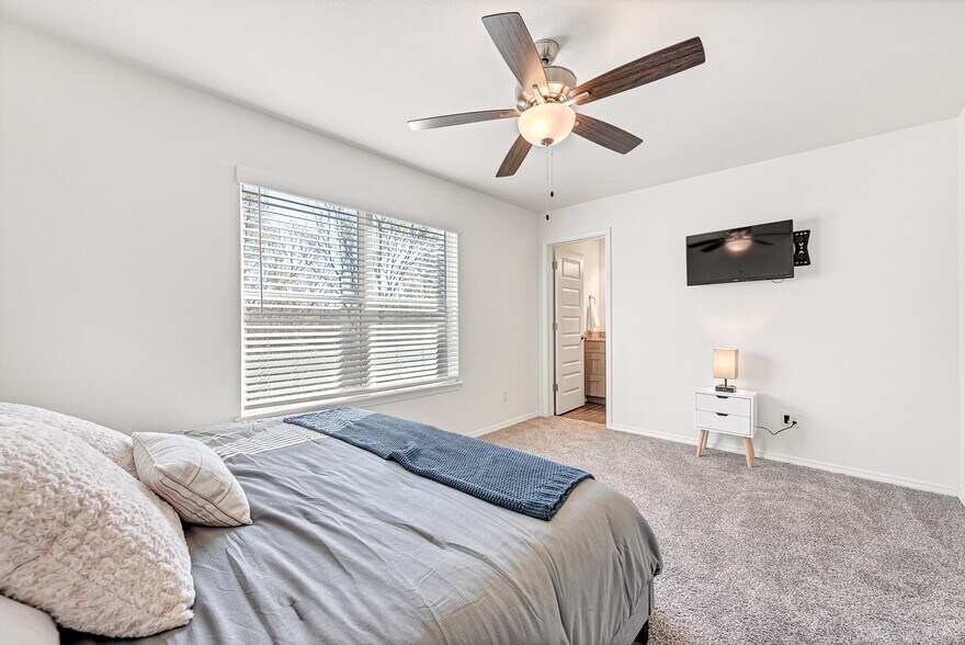 More Photos Of 1512 S Razorback Rd, Fayetteville Apartments For Sale