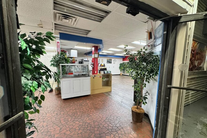More Photos Of 701 N Salisbury Ave, Spencer General Retail For Sale