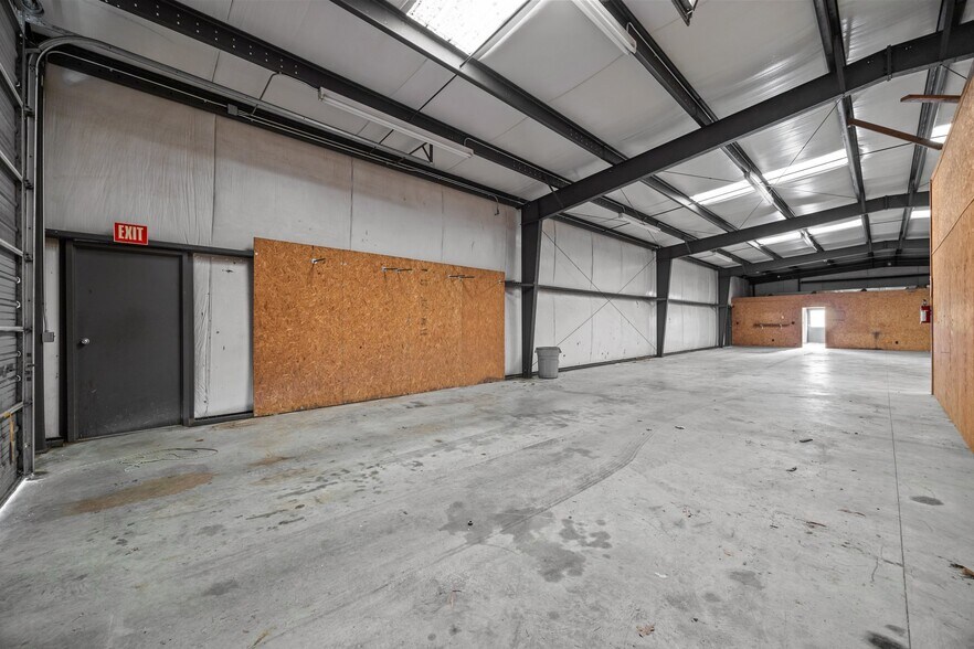 More Photos Of 808 E Parker St, Graham Industrial For Sale