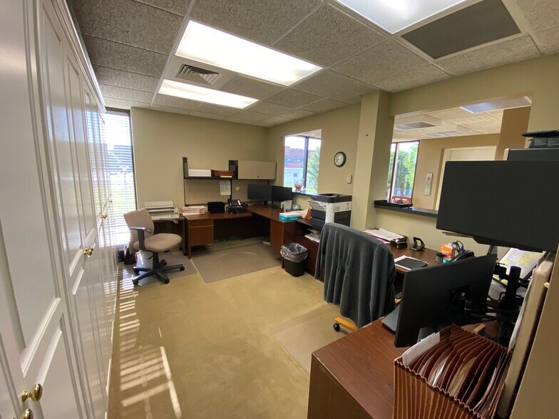 More Photos Of 100 Saint Ann St, Owensboro Office For Lease