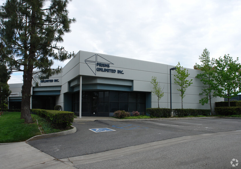 Primary Photo Of 7422 Vincent Cir, Huntington Beach Manufacturing For Lease