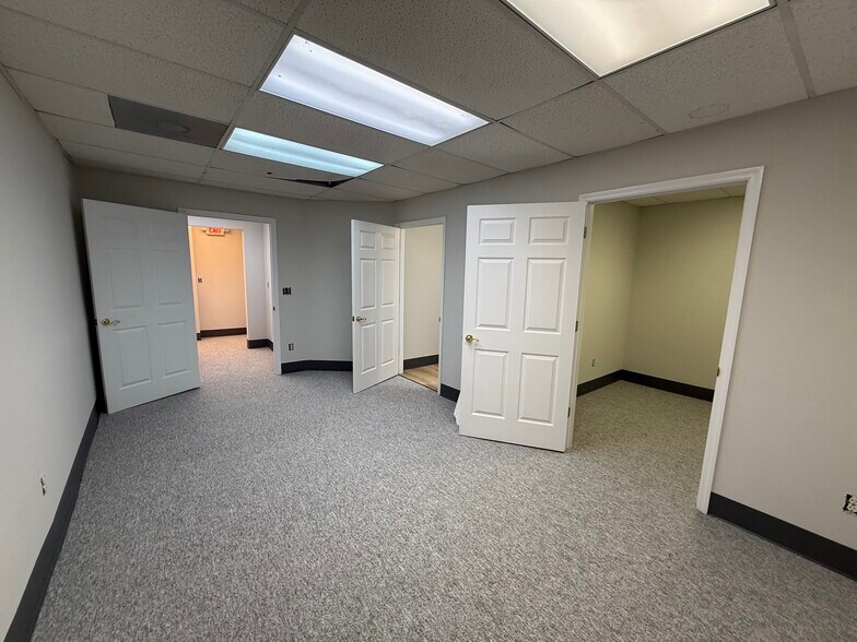 More Photos Of 10841 Kingston Pike, Knoxville Freestanding For Lease