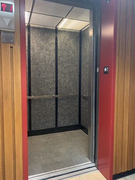 More Photos Of 125 W Missouri Ave, Midland Office For Lease