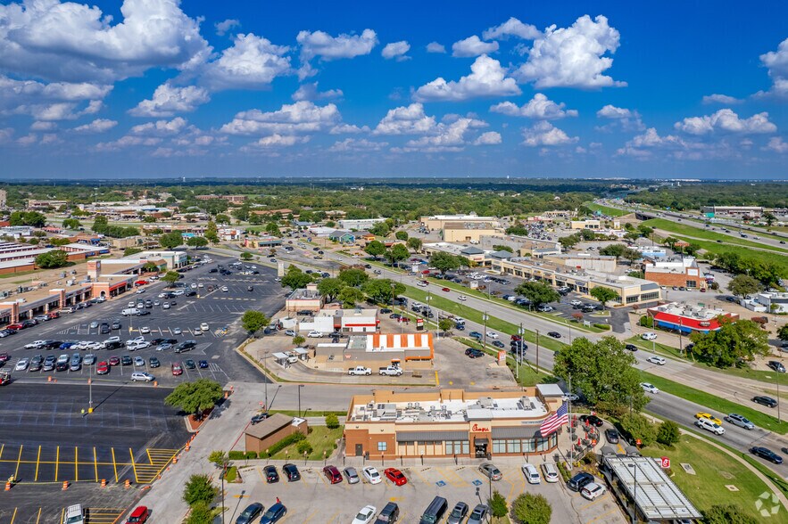 More Photos Of 4400 Little Rd, Arlington Unknown For Lease