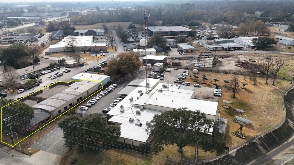 More Photos Of 1101 Eraste Landry Rd, Lafayette Flex For Lease