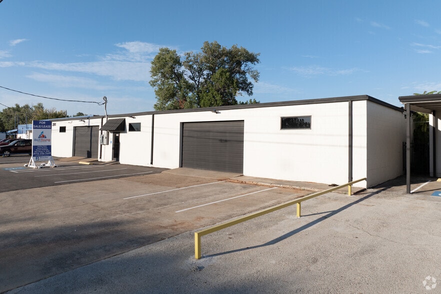 More Photos Of 2911 Edith Ln, Haltom City Unknown For Lease