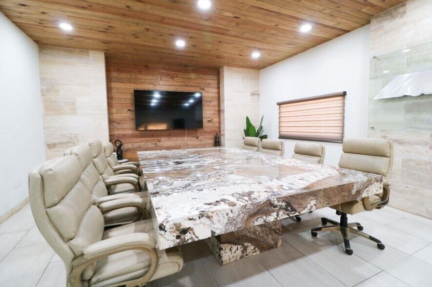 More Photos Of 20951 Mines Rd, Laredo Truck Terminal For Lease