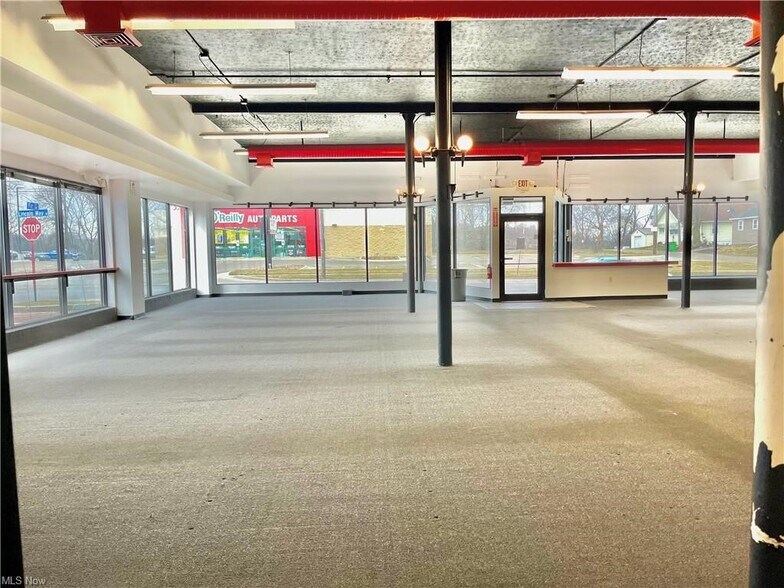 More Photos Of 641 Lincoln Way W, Massillon Showroom For Lease