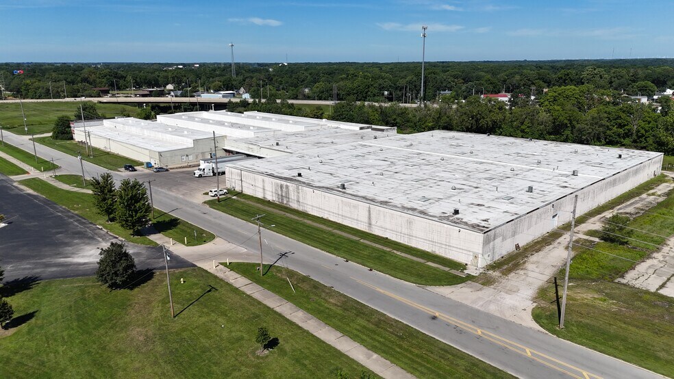 More Photos Of 800 S Gilbert St, Danville Warehouse For Lease