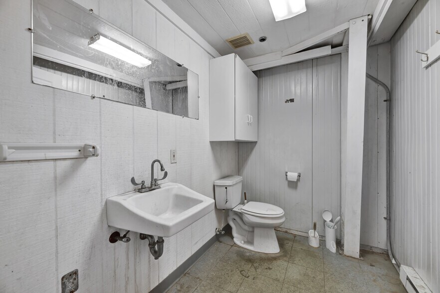 More Photos Of 73 Albe Dr, Newark Warehouse For Lease