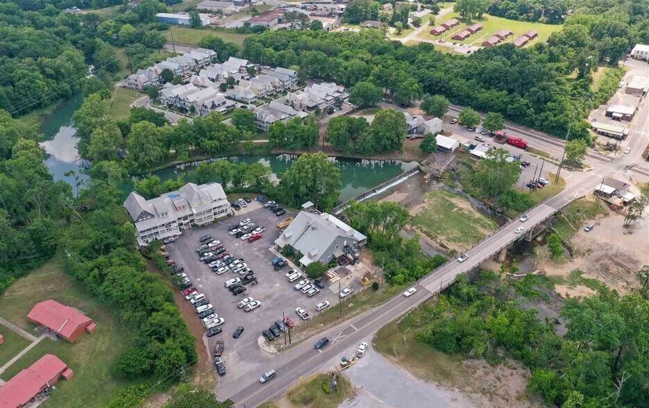 More Photos Of 911 Creekside Ct, Helena Storefront Retail Residential For Sale