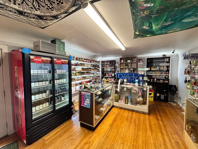 More Photos Of 4131 River Rd N, Salem Freestanding For Lease