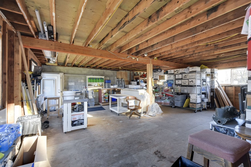 More Photos Of 9103 Glover Rd, Langley Storefront Retail Residential For Lease