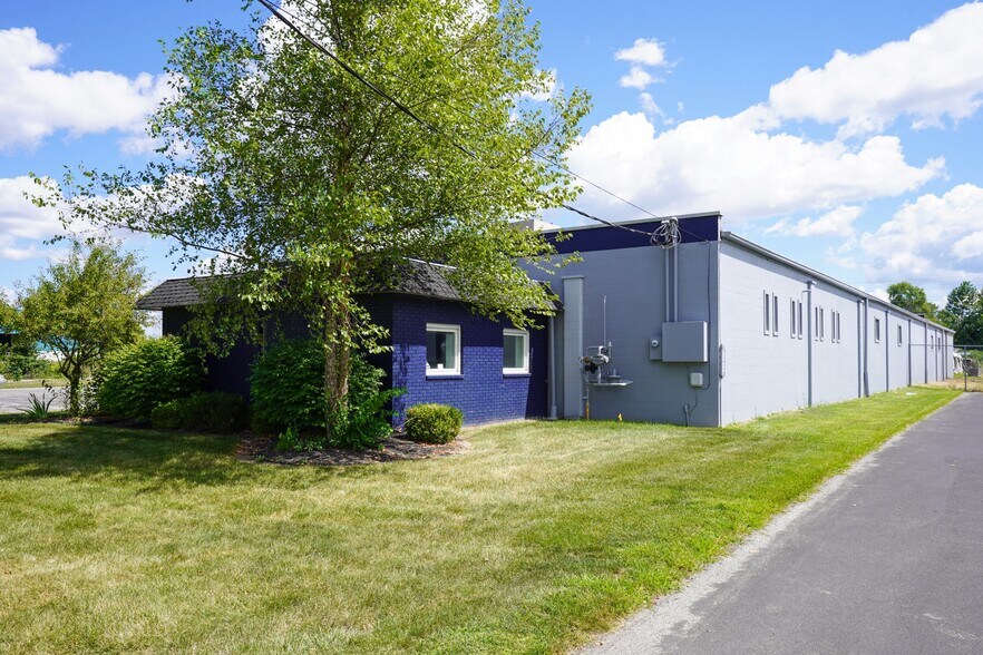 More Photos Of 2010 Lakeview Dr, Fort Wayne Warehouse For Lease