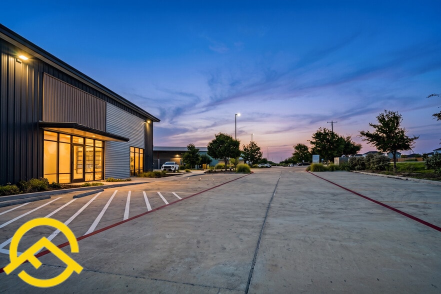 More Photos Of 300 Co Rd 199, Hutto Flex For Lease
