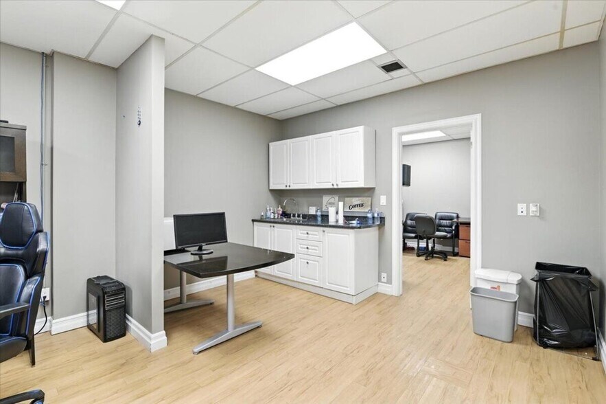 More Photos Of 372 King St, Oshawa Medical For Lease