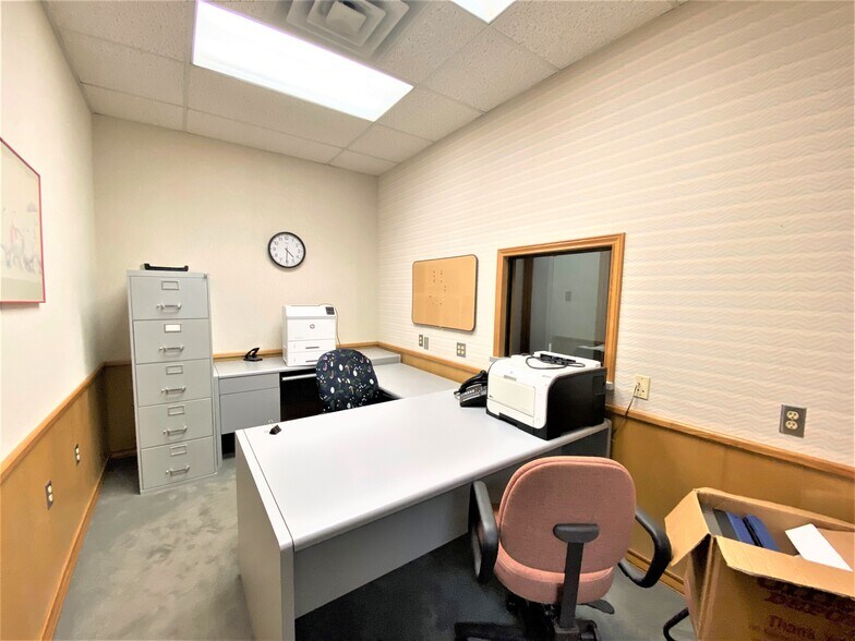 More Photos Of 119 S Main St, Lockhart Office For Lease