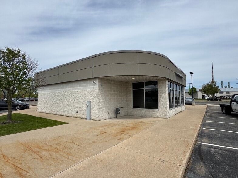 More Photos Of 2300 Browns Lake Dr, Burlington Auto Dealership For Lease