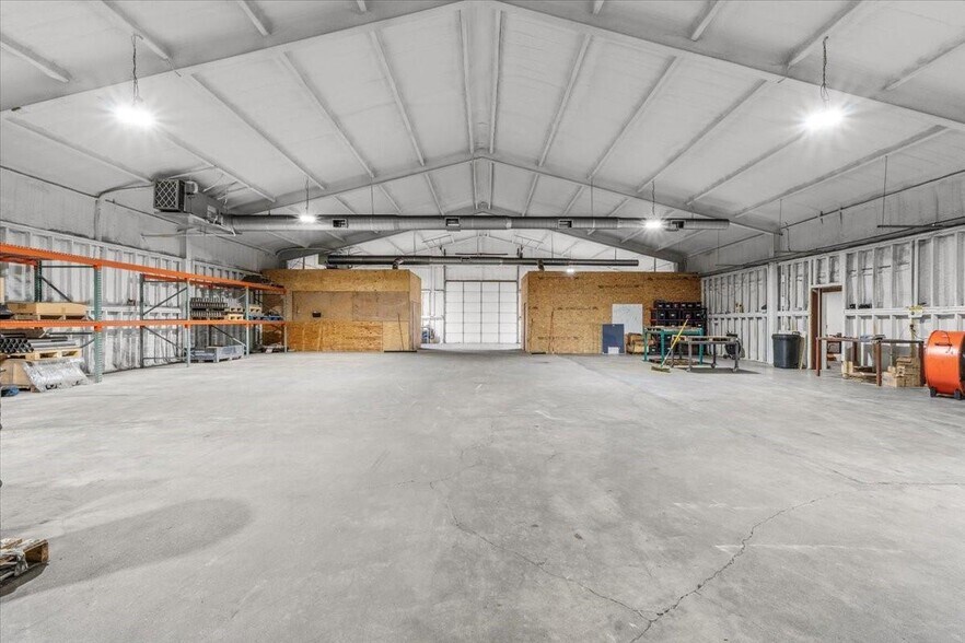 More Photos Of 3206 W Us Highway 377, Granbury Flex For Sale