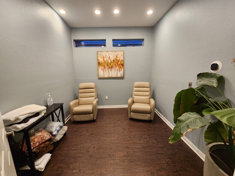 More Photos Of 225 E Edgewood Dr, Friendswood Hospital For Lease