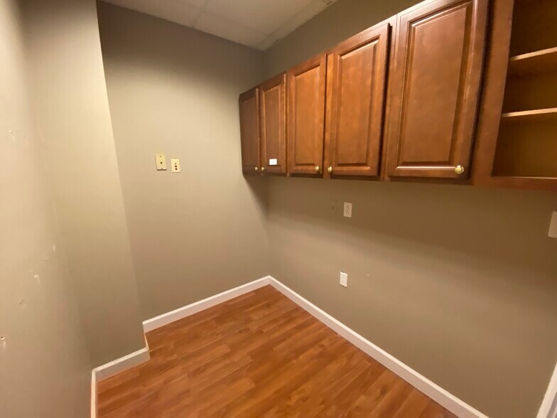 More Photos Of 131-137 Keveling Dr, Saline Medical For Sale