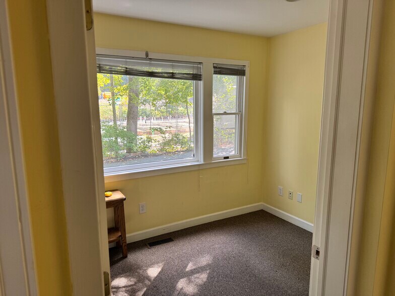 More Photos Of 6 Hollyhock Rd, Wilton Office For Lease