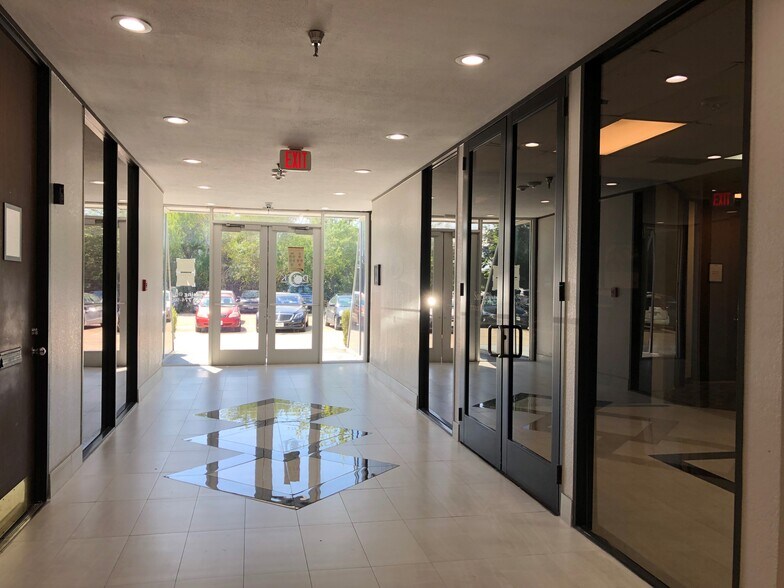 More Photos Of 9888 Bissonnet St, Houston Medical For Lease