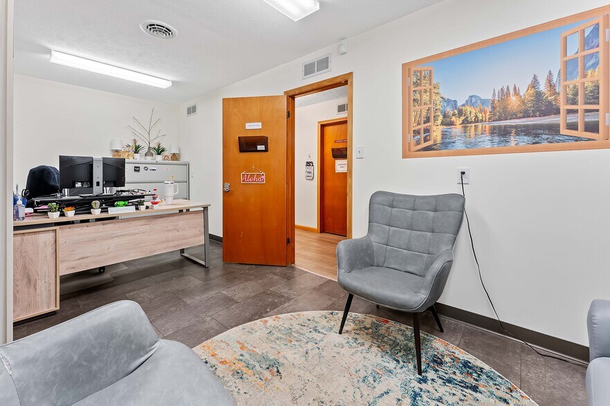 More Photos Of 725 N Pike St, Grafton Office For Sale