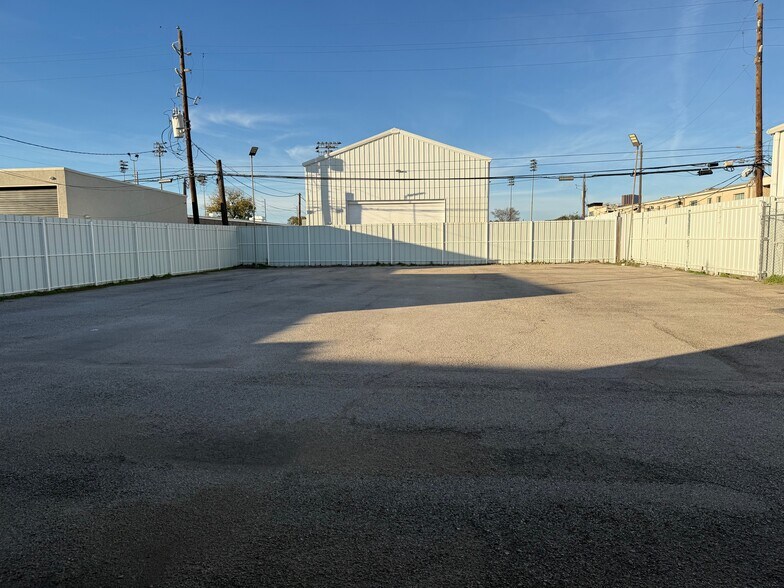 More Photos Of 5710 Star Ln, Houston Warehouse For Lease